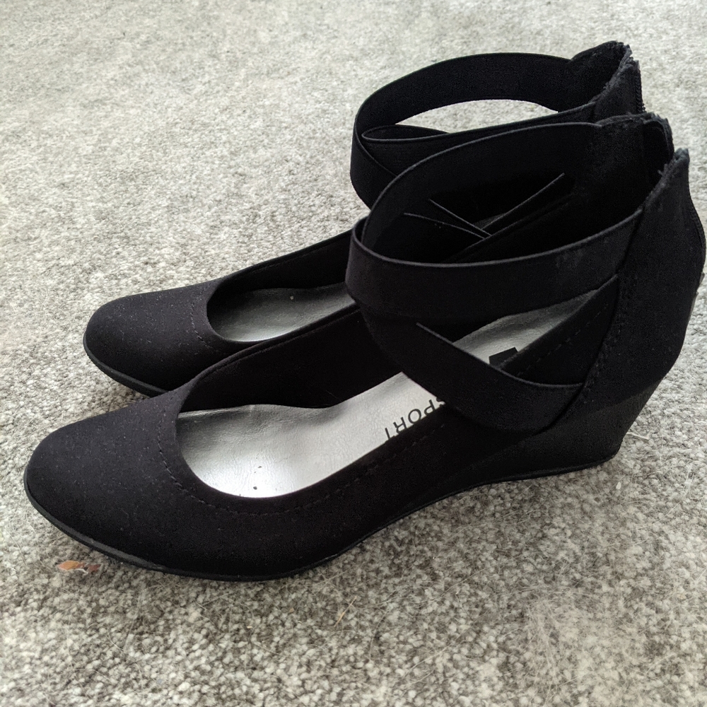 AK Sport Black Wedges